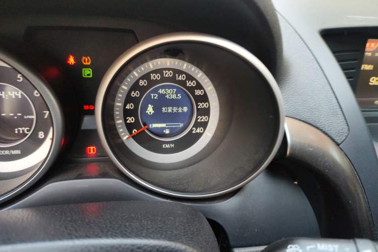 Used Bestune X80 2015 1.8T Automatic Flagship Model Odometer Close Up