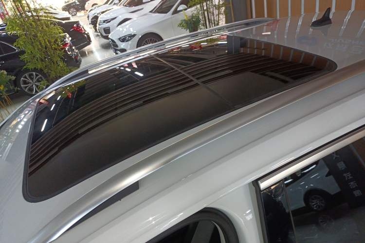 Used Volkswagen T-ROC 2021 280TSI DSG Two-Wheel Drive Elite Connect Edition