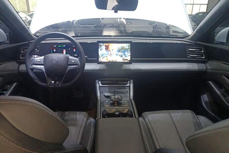 Used BYD Qin L 2024 DM-i 80KM Leading Model Center Console