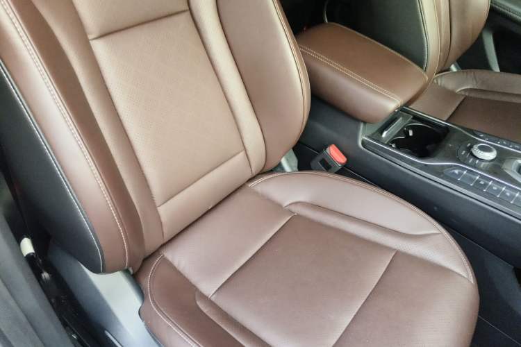 Used Wey VV6 2020 2.0T Two-Wheel Drive Smart Protection+