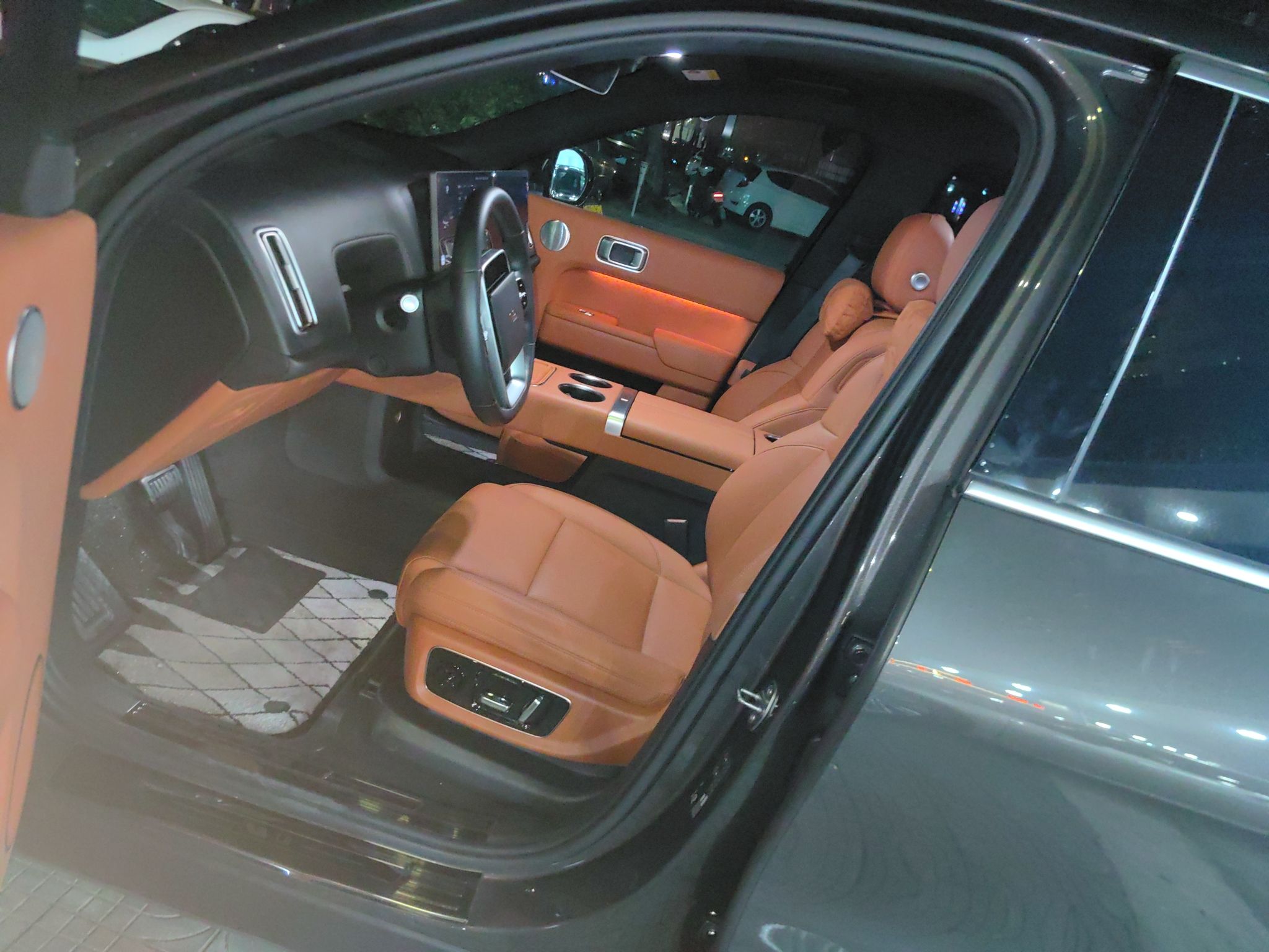 Переднее сиденье в автомобиле