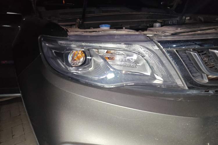 Used Geely Auto Emgrand X7 Sport 2018 1.8TD Automatic Two-Wheel Drive Smart 4G Connected Version Right Front Headlight