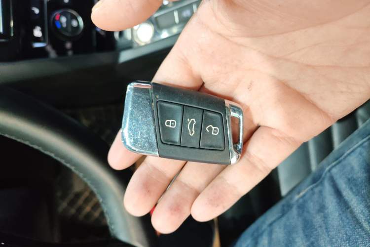 Used Volkswagen Magotan 2019 330TSI DSG Luxury Model China V Standard Vehicle Key