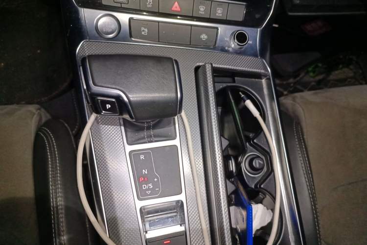 Used Audi A6L 2019 40 TFSI Luxury Dynamic Model Gear Lever