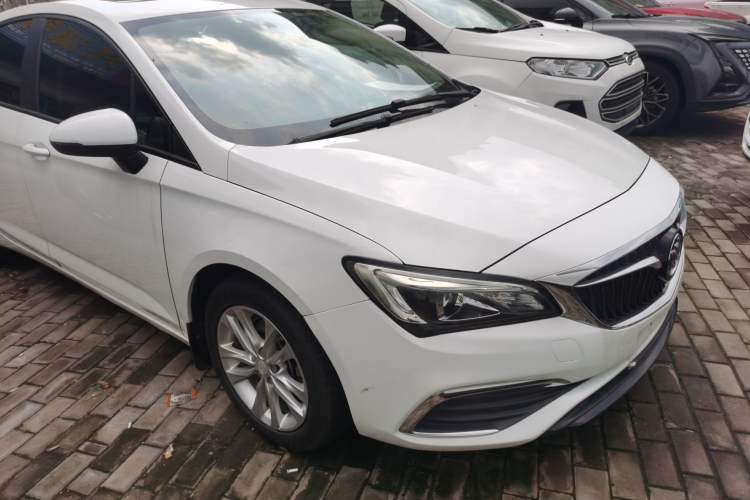 Used Buick Verano 2018 Sedan 20T Dual-Clutch Leading Model Front Right 45 Deg