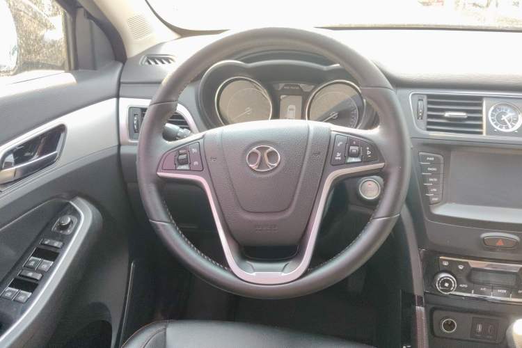Used BAIC Senova X55 2016 1.5T CVT Elite Edition Steering Wheel