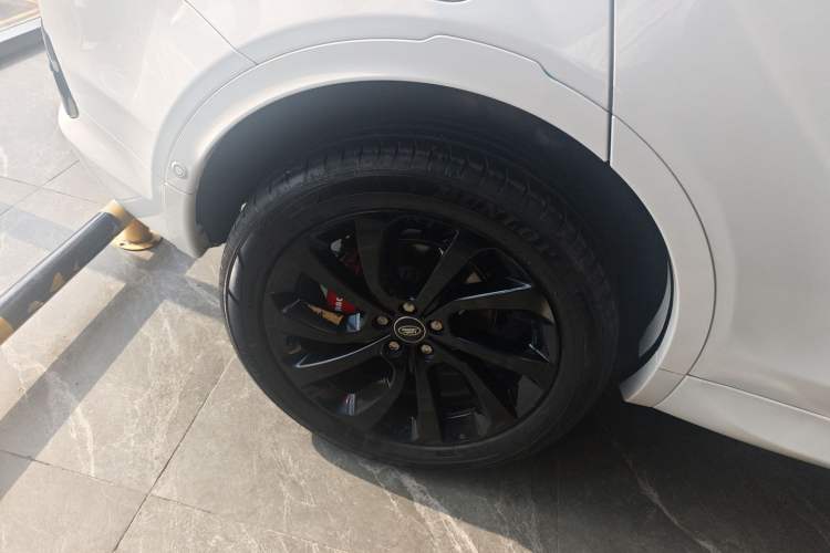 Used Land Rover Discovery Sport 2021 249 PS R-Dynamic SE Performance Tech Edition 5 Seats Right Rear Wheel Hub