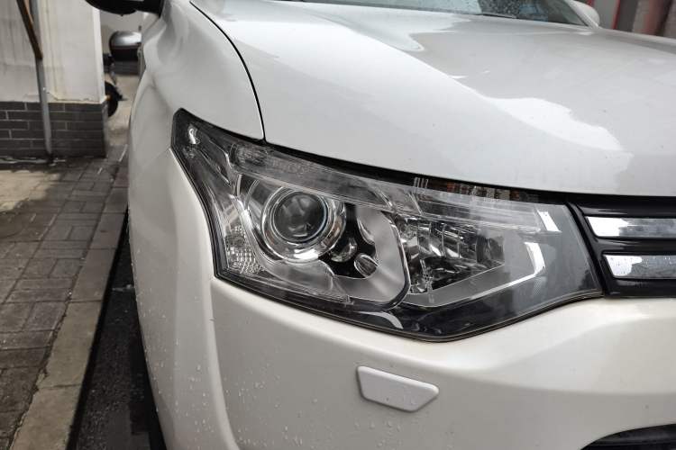 Used Mitsubishi Outlander 2013 2.4L 4x4 Luxury Navigation Edition 5 Seats