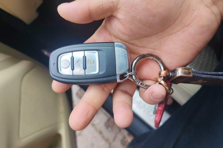 Used Toyota Highlander 2015 2.0T Two-Wheel Drive Elite Edition 7 Seats Vehicle Key