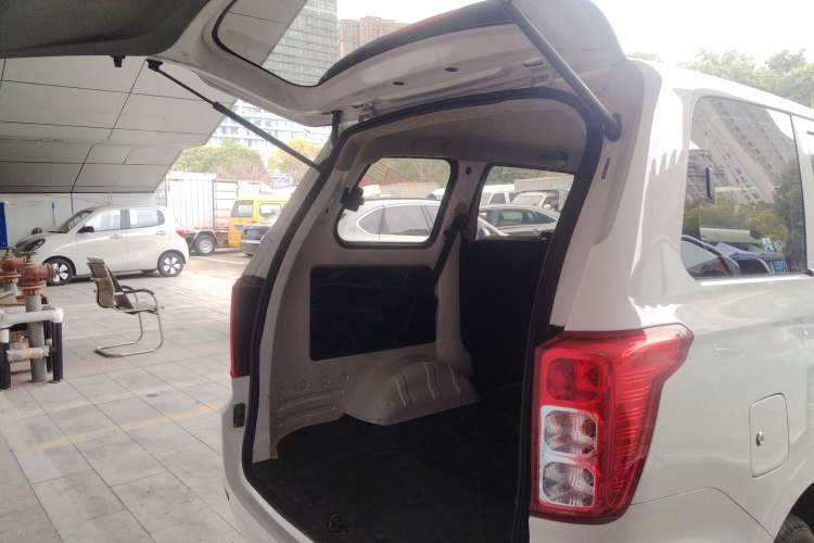 Used Wuling Hongguang 2019 1.5L S Basic Version China VI Standard LAR