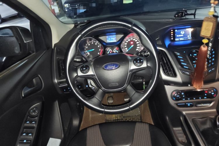 Used Ford Focus 2012 Sedan 1.6L Manual Fashion Edition
