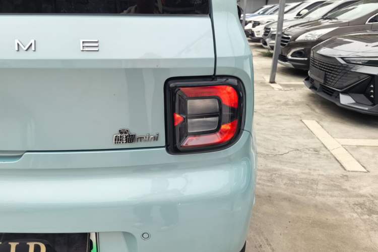 Used Geely Galaxy Panda 2025 210 km – Yuanqi Bear Right Rear Taillight