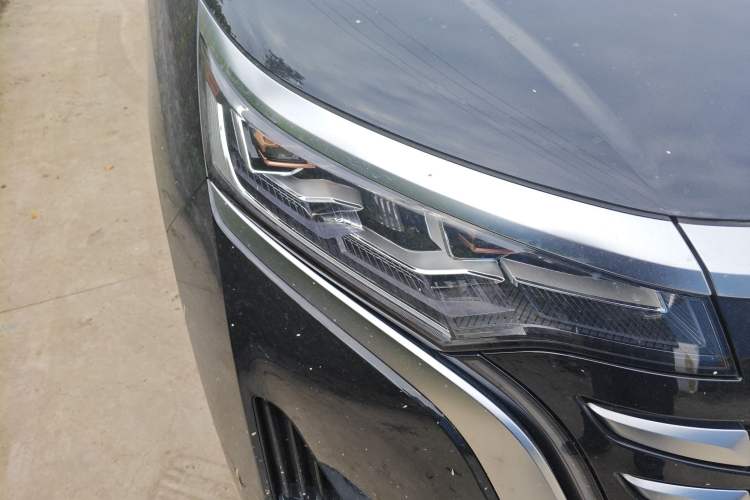 Used Denza D9 2022 DM-i 1040 Prestige Model Right Front Headlight