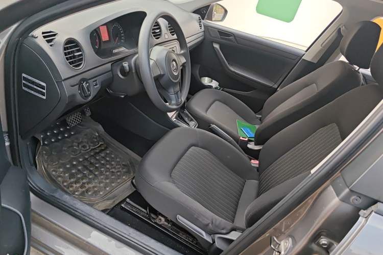 Used Volkswagen Jetta 2013 1.6L Automatic Fashion Model Left Front Seat