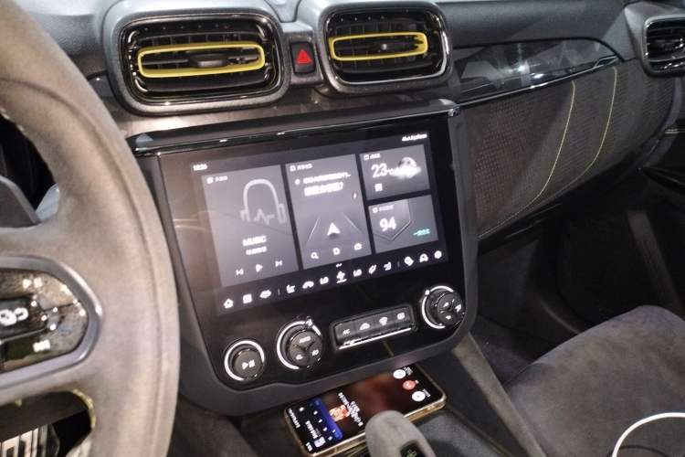 Used Lynk & Co 03 2020 03+ 2.0TD Automatic Wind-Chasing Edition Audio And AC Panel