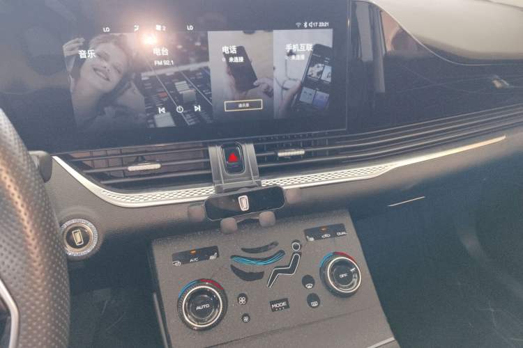 Used Bestune B70 2022 Third Generation 1.5T Automatic Enjoyment Version Audio And AC Panel