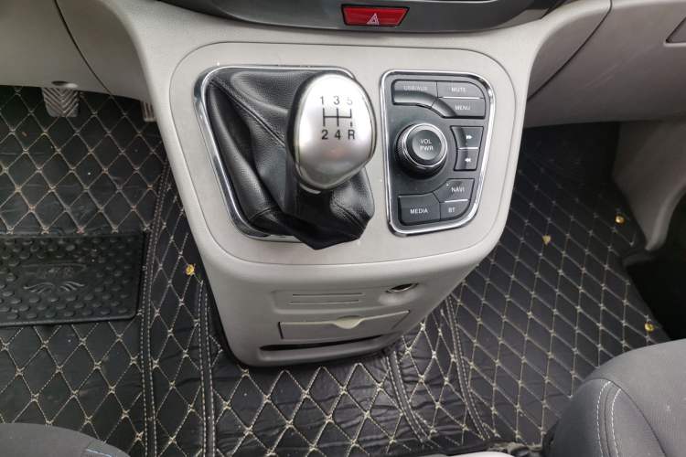 Used JAC Refine M3 2016 IKEA Edition 1.6L Luxury Smart Model Gear Lever