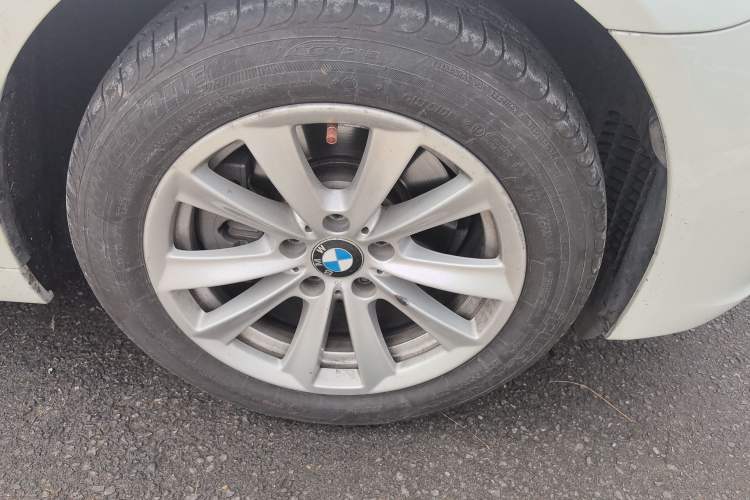 Used BMW 5 Series 2017 520Li Elegant Edition Right Front Wheel Hub