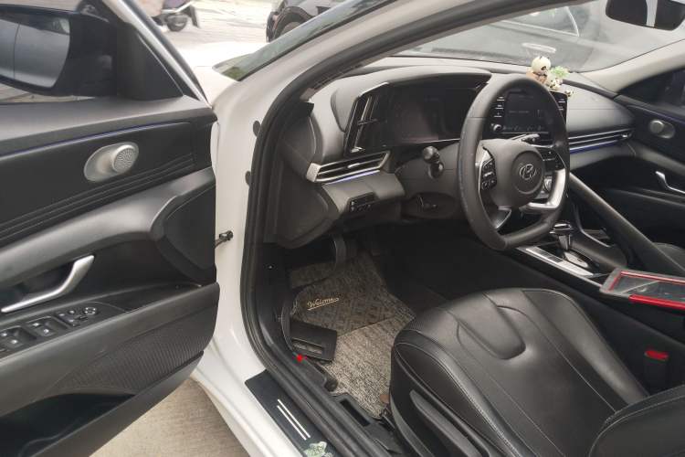 Used Hyundai Elantra 2021 1.5L CVT GLX Elite Edition Driver Seat