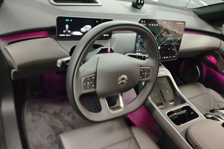 Used Nio ET5T 2025 75 kWh Touring Center Console