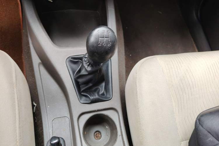 Used Wuling Rongguang V 2015 1.2L Standard Version
