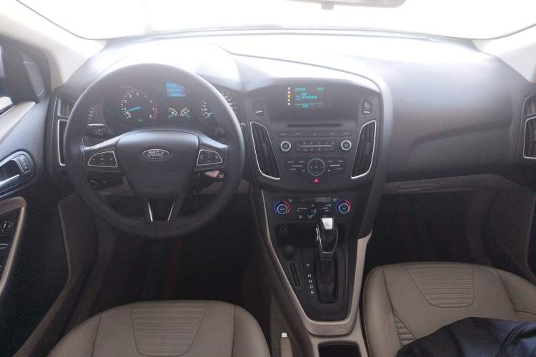 Used Ford Focus 2015 Hatchback 1.6L Automatic Fashion Edition Center Console