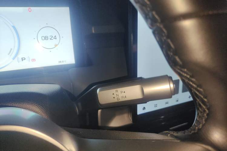 Used AION Y 2023 Plus 510 Enjoy Edition Gear Lever