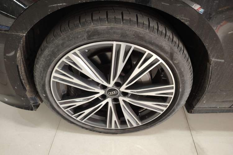 Used Audi A6L 2023 40 TFSI Luxury Dynamic Model Left Front Wheel Hub