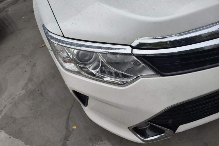 Used Toyota Camry 2016 2.0G 10th Anniversary Leading Edition Right Front Headlight