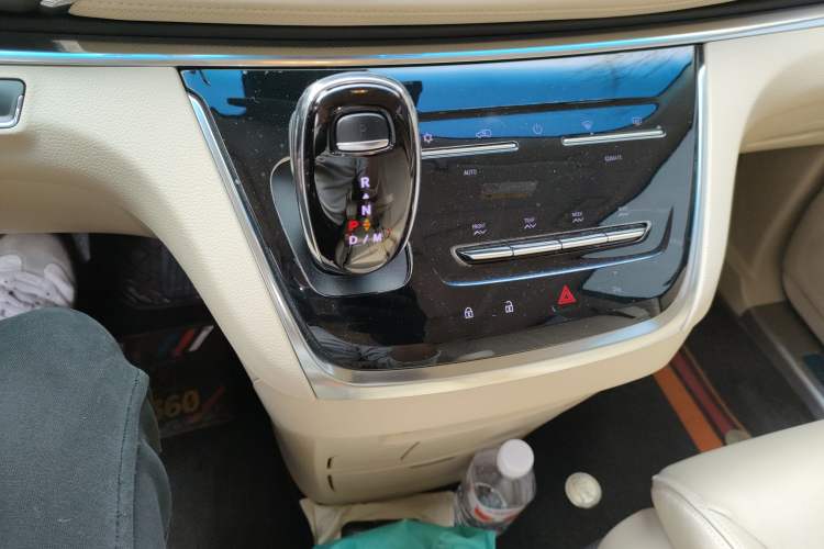 Used Buick GL8 2023 Facelifted Land Cruiser Executive Luxury Version