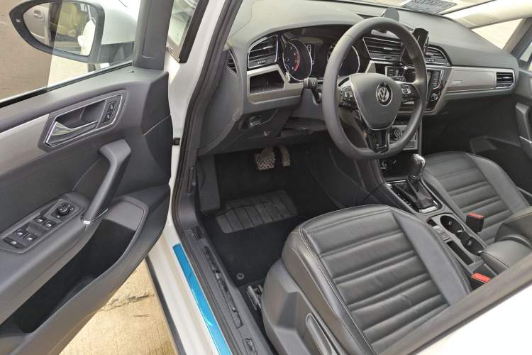 Used Volkswagen Touran 2018 Volkswagen Touran L 280TSI DSG Boundary Edition 7 Seats China VI Standard