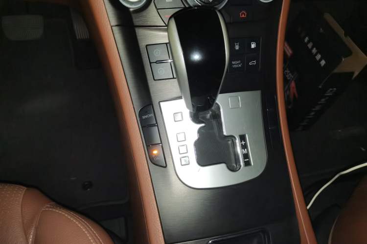 Used Luxgen Great 7 SUV 2013 Limited-Edition Sharp Model 2.2T Two-Wheel-Drive Smart Version
