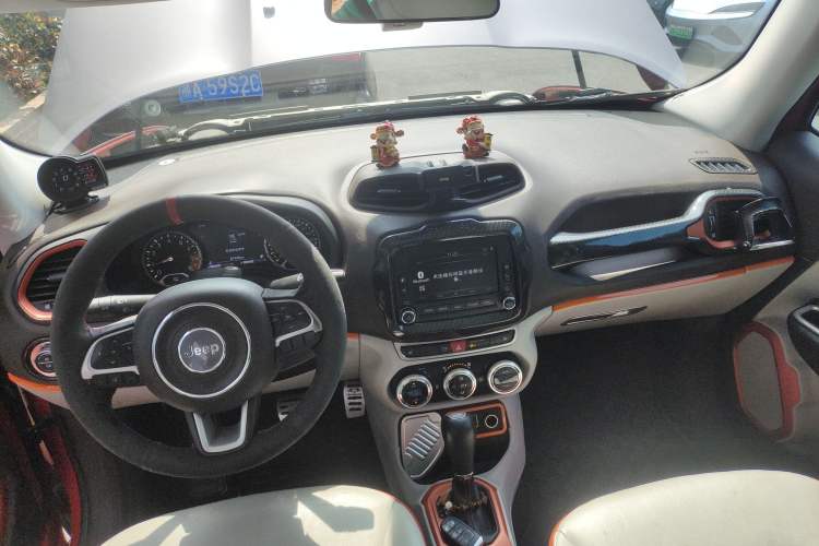 Used Jeep Renegade 2016 1.4T Automatic Smart Edition Audio And AC Panel