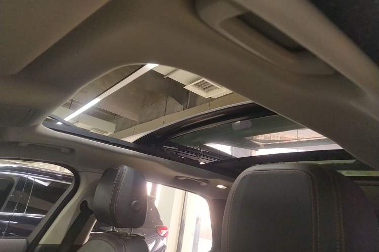 Used Jaguar F-PACE 2016 2.0T Two-Wheel Drive Urban Luxury Edition