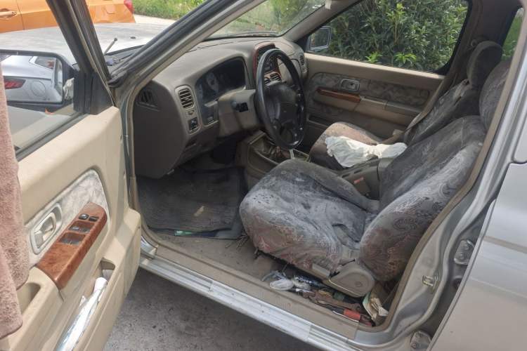 Used Nissan ZN Van 2011 2.4L Two-Wheel-Drive Standard Version 5 Seats ZN6493