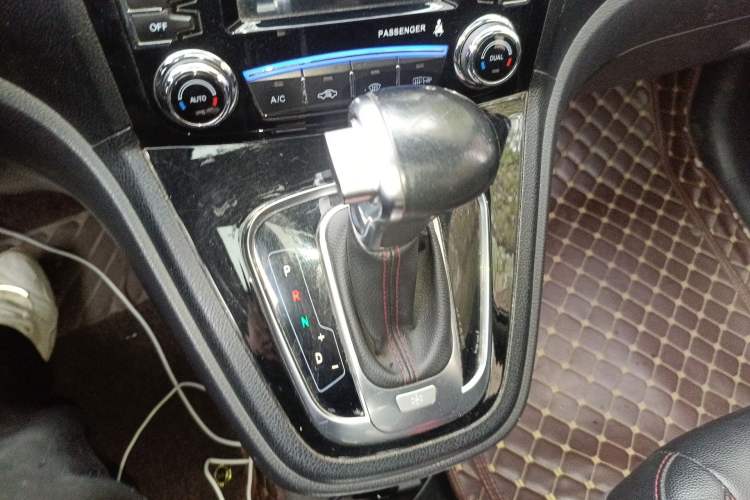 Used Haval H6 2016 Upgraded Model 1.5T Automatic Two-Wheel Drive Elite Version
