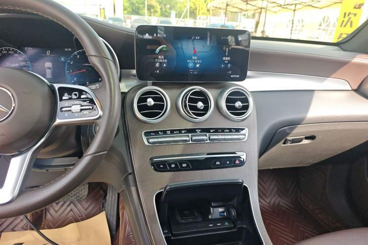 Used Mercedes-Benz GLC 2021 GLC 260 L 4MATIC Luxury Model Audio And AC Panel