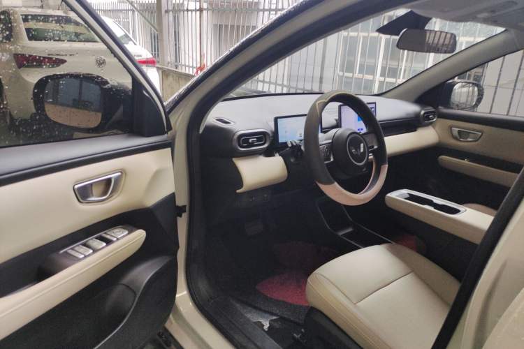 Used Wuling Bingo PLUS 2024 330 km Range Five-Seater Version
