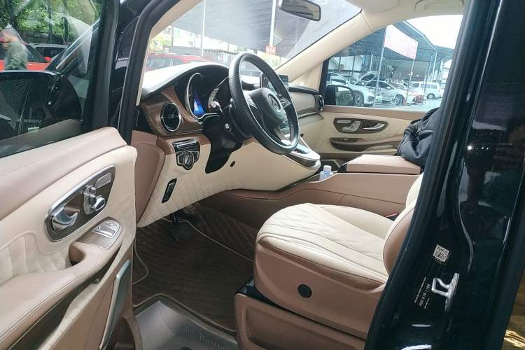 Used Mercedes-Benz V-Class 2021 V 260 Avantgarde Edition
