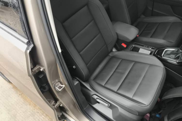 Used Volkswagen T-ROC 2021 280TSI DSG Two-Wheel Drive Comfort Connect Edition