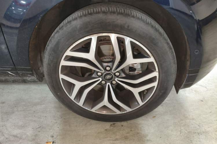 Used Land Rover Range Evoque 2020 249 PS R-DYNAMIC SE Sport Technology Edition Right Front Wheel Hub