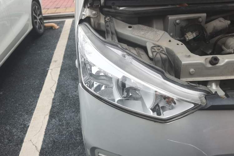 Used Wuling EV50 2021 Van Logistics Vehicle Lishen 41.6kWh Tongyu Electric Control System
