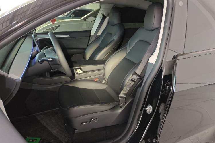 Used Tesla Model Y 2023 Long-Range All-Wheel-Drive Version