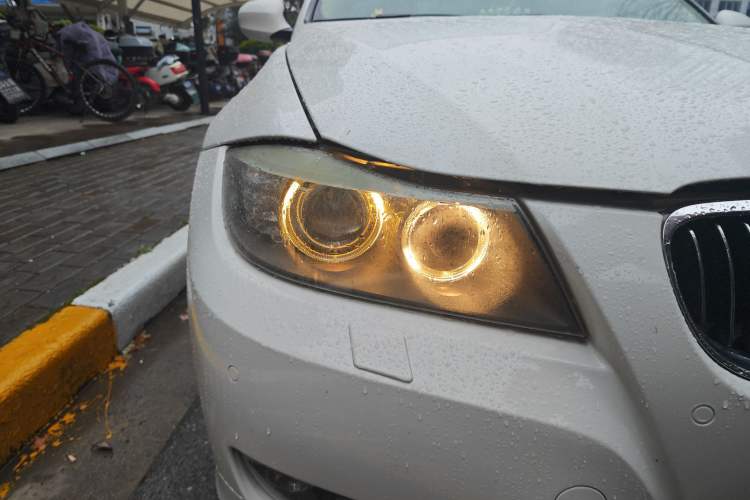 Used BMW 3 Series 2010 320i Luxury Model