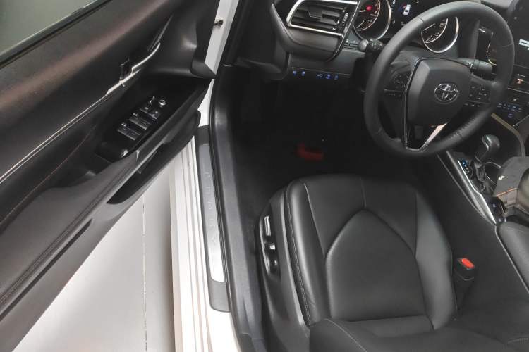 Used Toyota Camry 2021 2.0G Luxury Edition Driver Seat