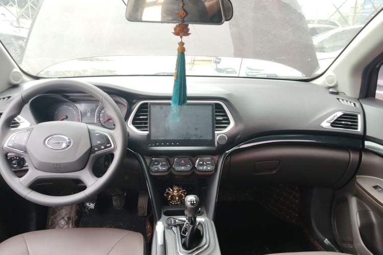 Used GAC Trumpchi GS4 2015 200T Manual Elite Edition Center Console