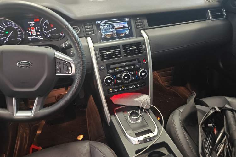 Used Land Rover Discovery Sport 2016 2.0T HSE Audio And AC Panel