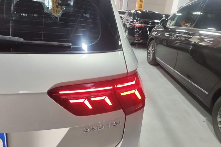 Used Volkswagen Tiguan L 2023 330TSI Automatic Two-Wheel Drive R-Line Enjoyment Edition
