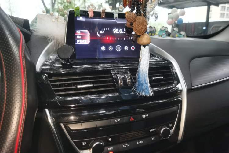 Used BORGWARD BX5 2017 25TGDI Automatic Two-Wheel Drive Fashion Plus Model Audio And AC Panel