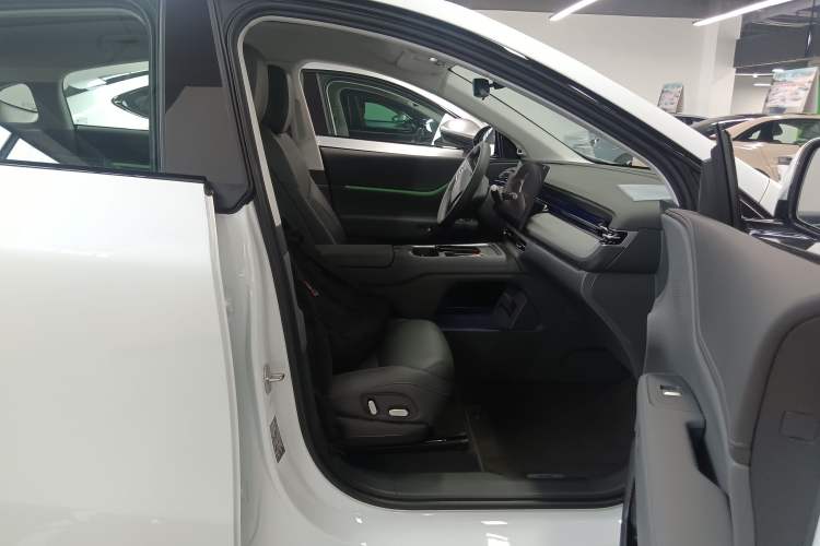 Used XPeng G6 2025 625 Long-Range Max Tech Edition Right Front Seat